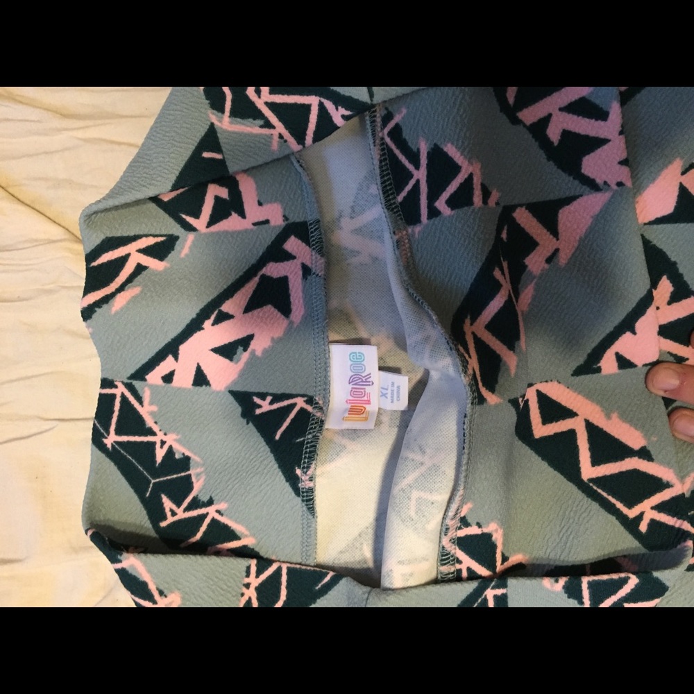 Form fitting skirt - Picture 2 of 2